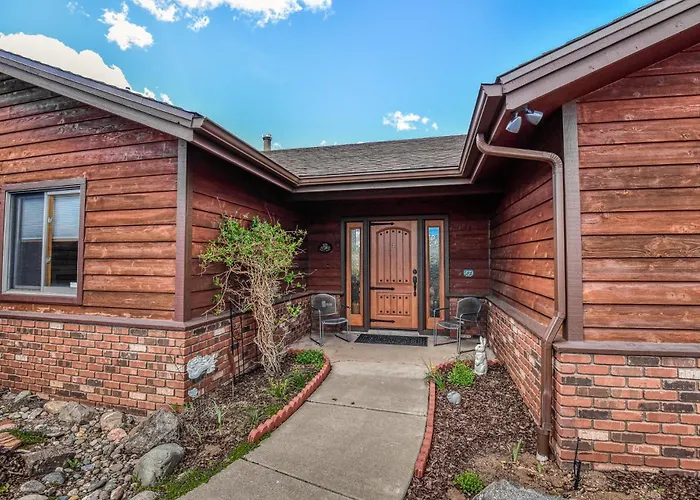 Bunnyland Panoramic Mt. Views Fantastic Backyard Patio Scenic Location In