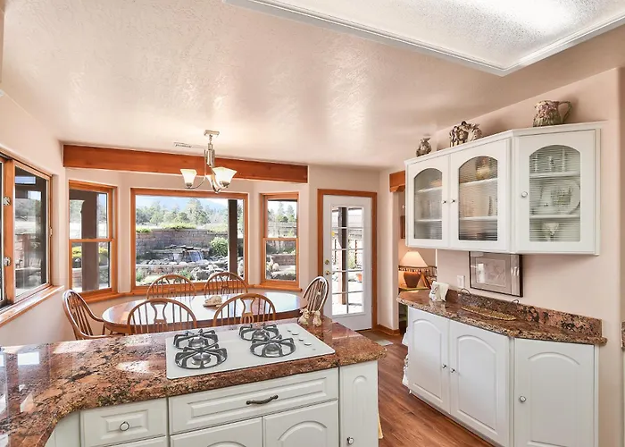 Bunnyland Panoramic Mt. Views Fantastic Backyard Patio Scenic Location In *