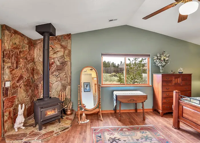 Bunnyland Panoramic Mt. Views Fantastic Backyard Patio Scenic Location In *