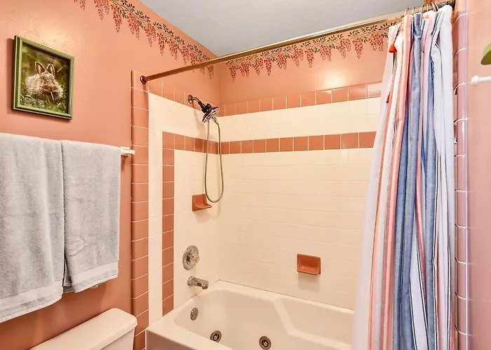 Bunnyland Panoramic Mt. Views Fantastic Backyard Patio Scenic Location In Holiday home