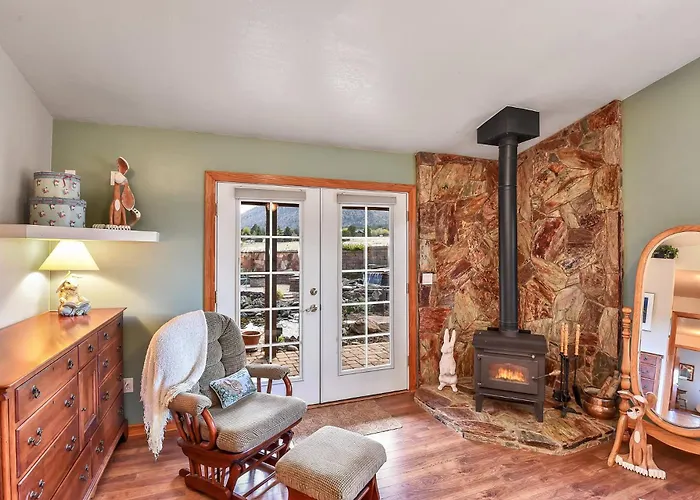 Bunnyland Panoramic Mt. Views Fantastic Backyard Patio Scenic Location In