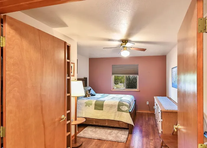 Bunnyland Panoramic Mt. Views Fantastic Backyard Patio Scenic Location In