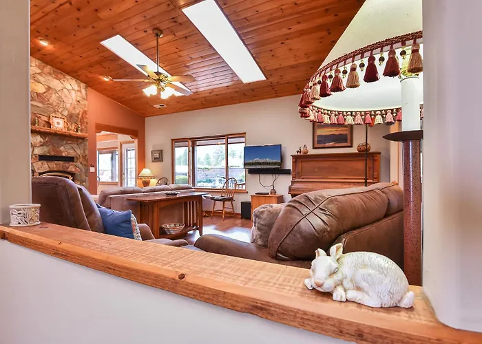 Bunnyland Panoramic Mt. Views Fantastic Backyard Patio Scenic Location In Holiday home *